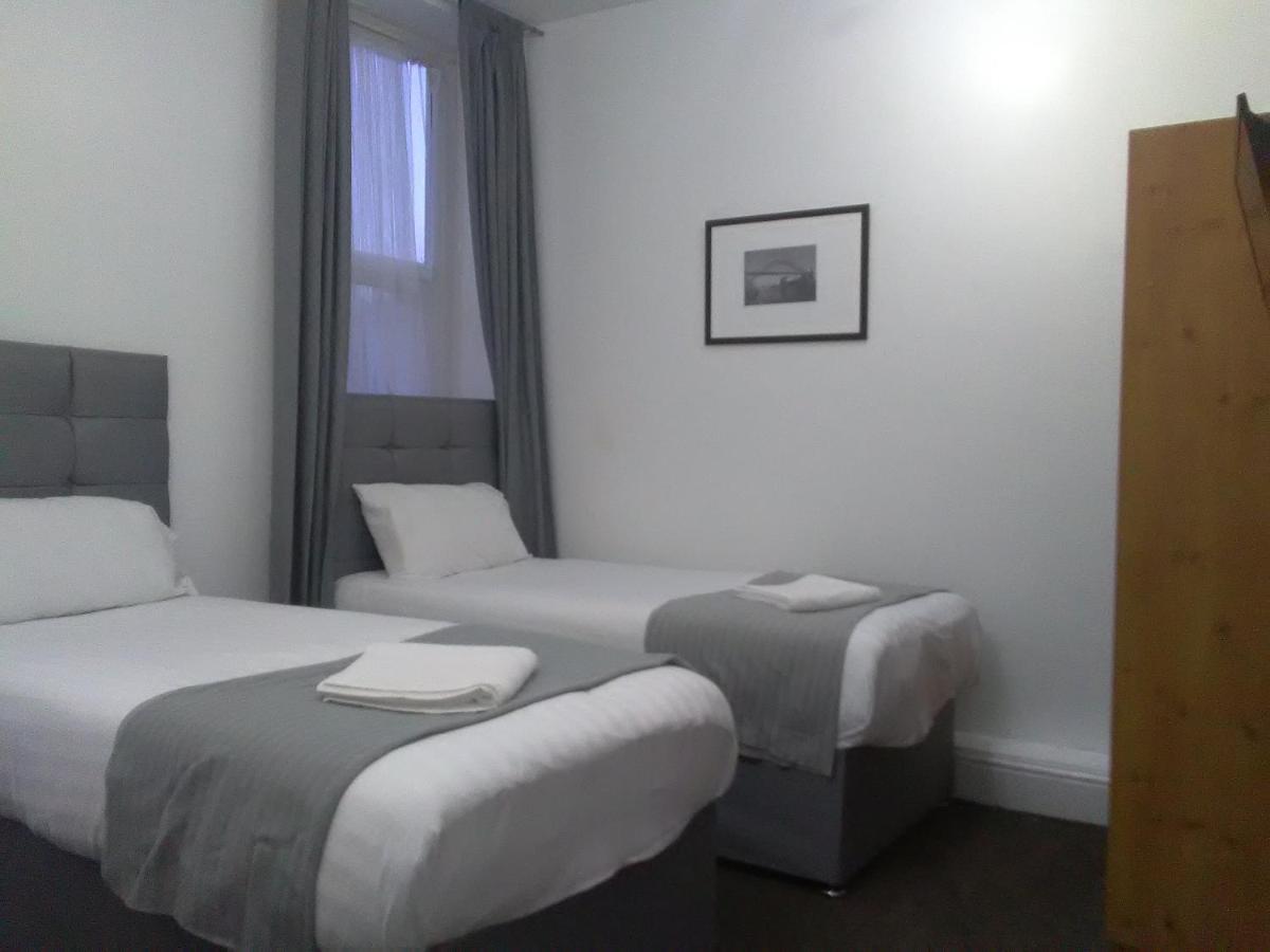 Newcastle West Hotel & Bar Habitación foto