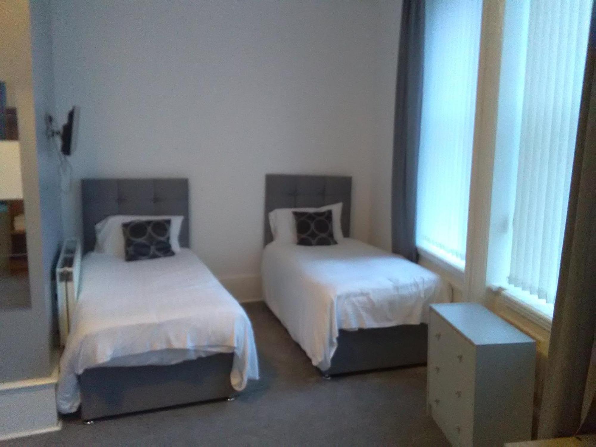Newcastle West Hotel & Bar Habitación foto