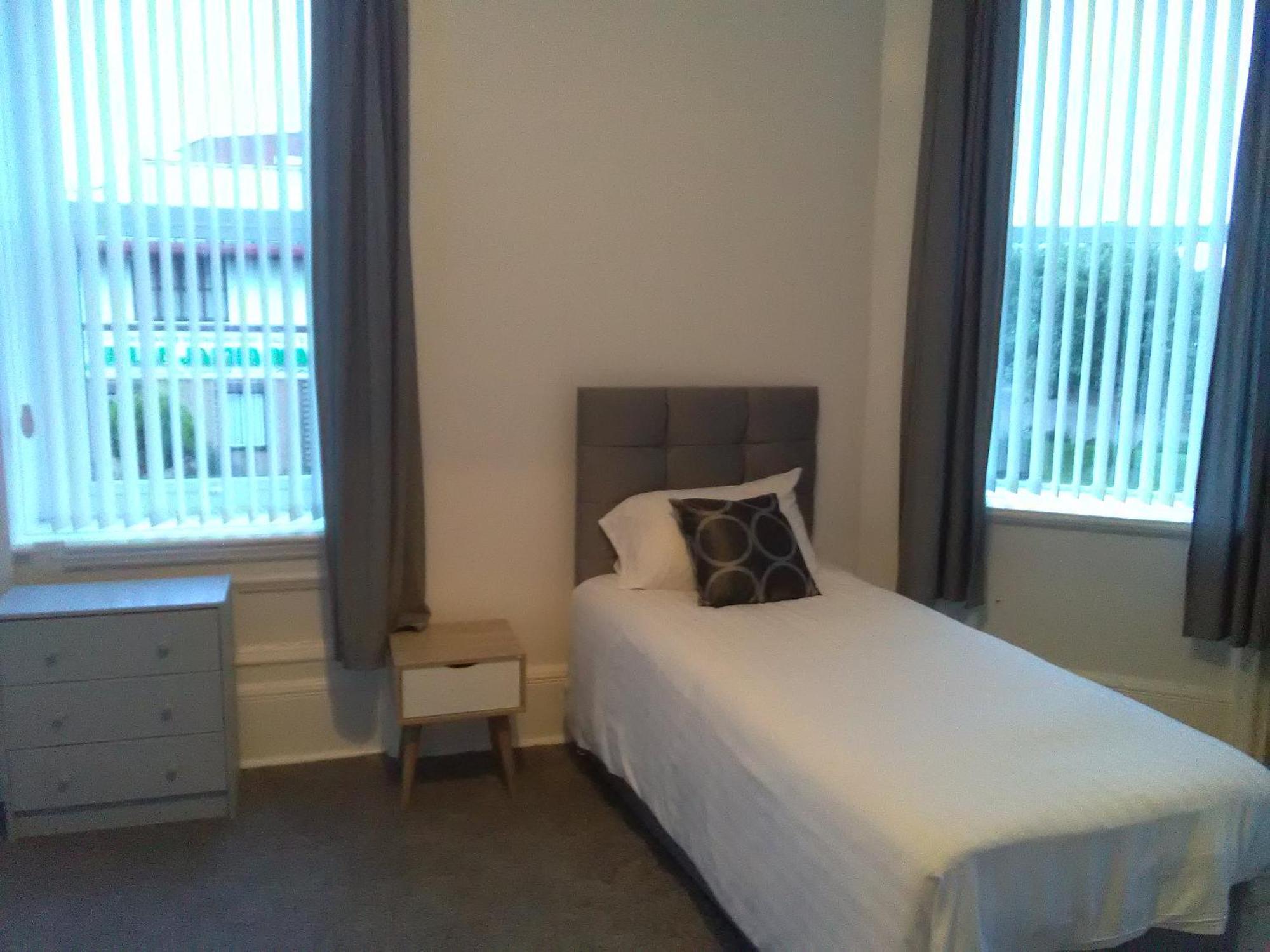 Newcastle West Hotel & Bar Habitación foto